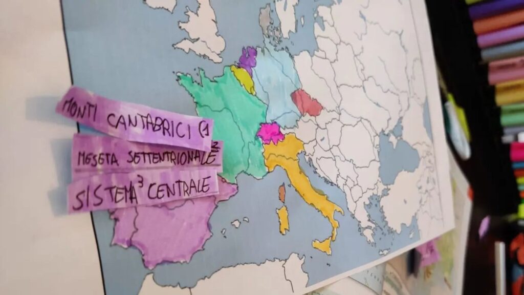 Cartina geografica con etichette per memorizzare meglio i punti di interesse
